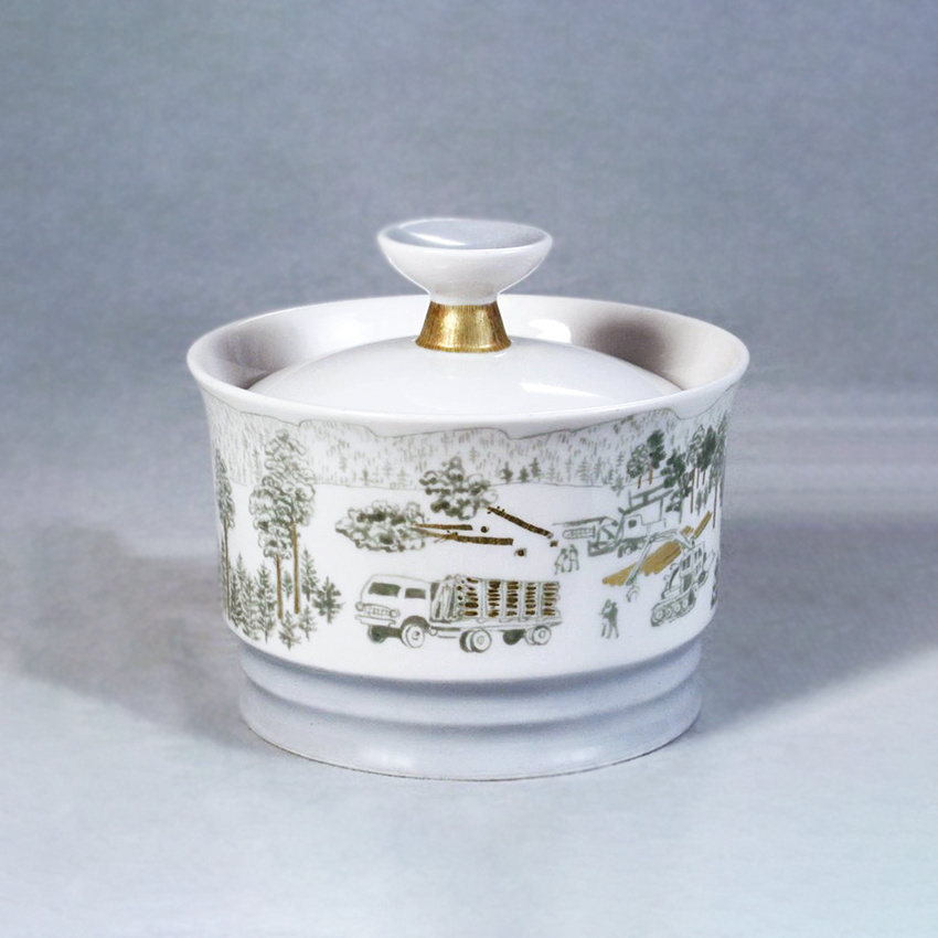 Сахарница из сервиза «Советский север». 1980 год, ЛФЗ. Автор формы Анна Александровна Лепорская, автор росписи Людмила Викторовна Протопопова