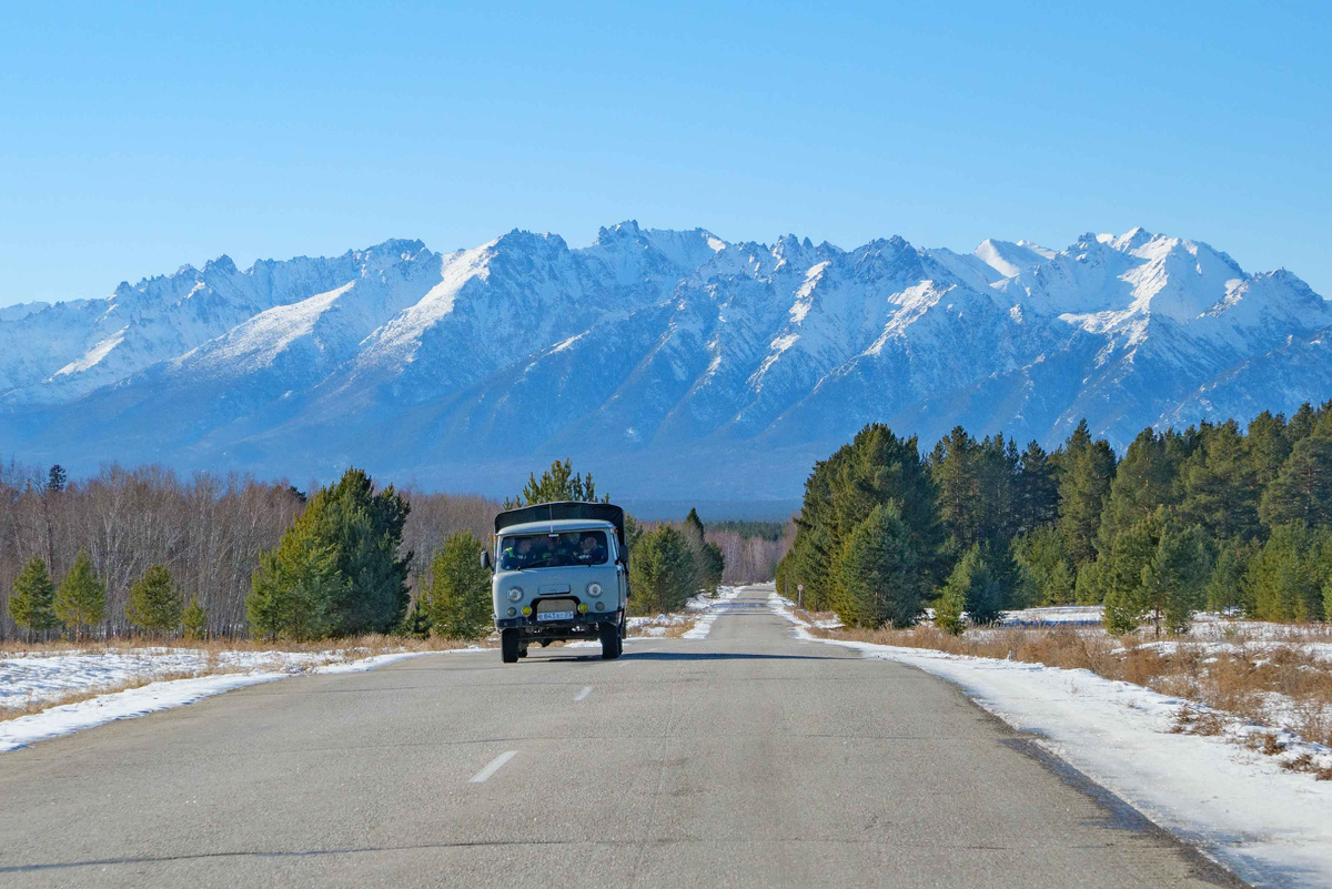 Баргузинский тракт и хребет