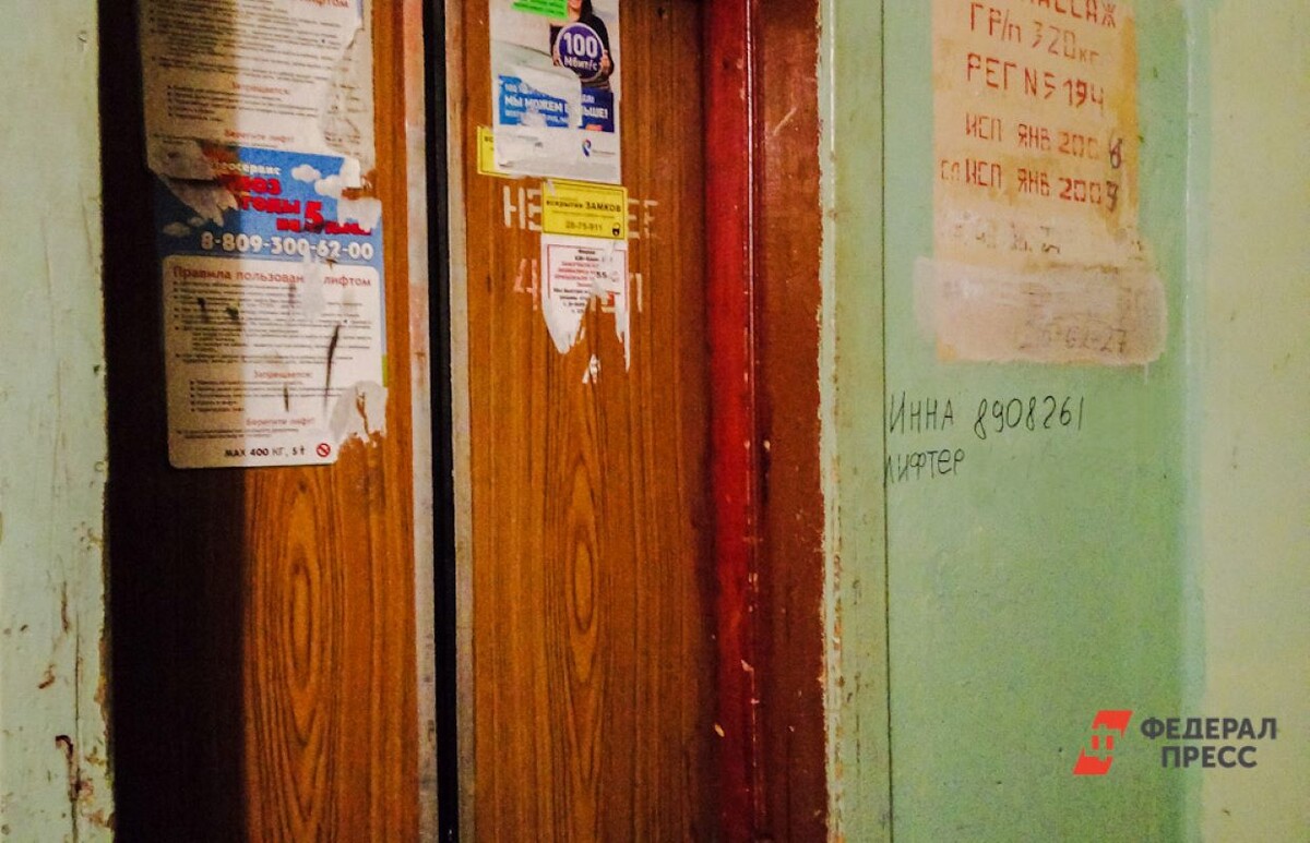 Лифт в челябинском микрорайоне выходил из строя несколько раз.  Фото: ФедералПресс / Елена Майорова