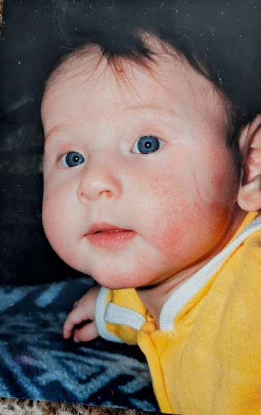 Тут Антону 4 месяца. Апрель 1996 года