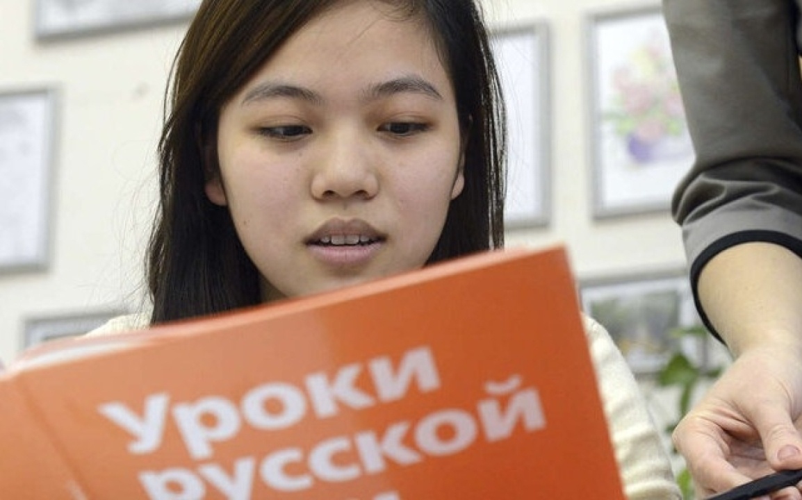    Госдума приняла закон о запрете принимать детей мигрантов в школы без знания русского