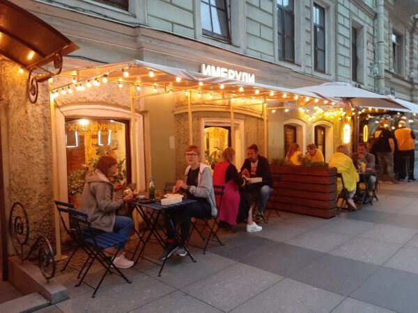 На ул. Рубинштейна ранней осенью