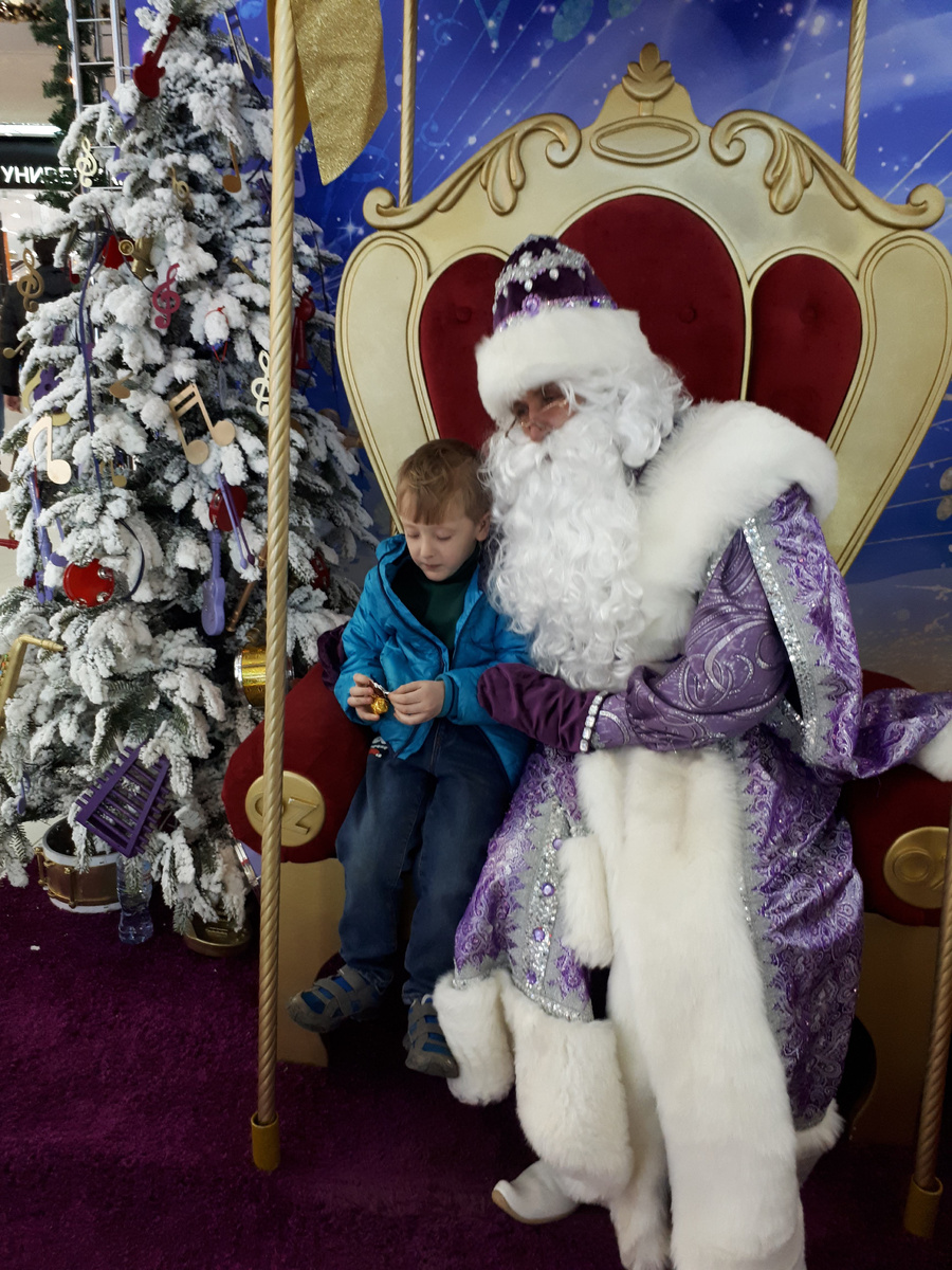 Сын уже знает кому писать письма на Новый год