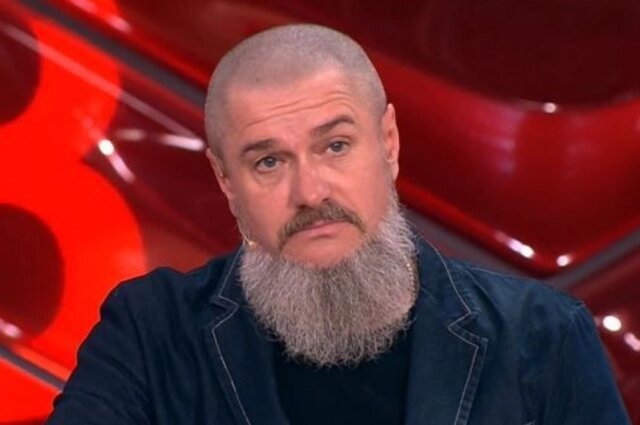 На фото Игорь Петров в студии телепередачи «МАЛАХОВ»