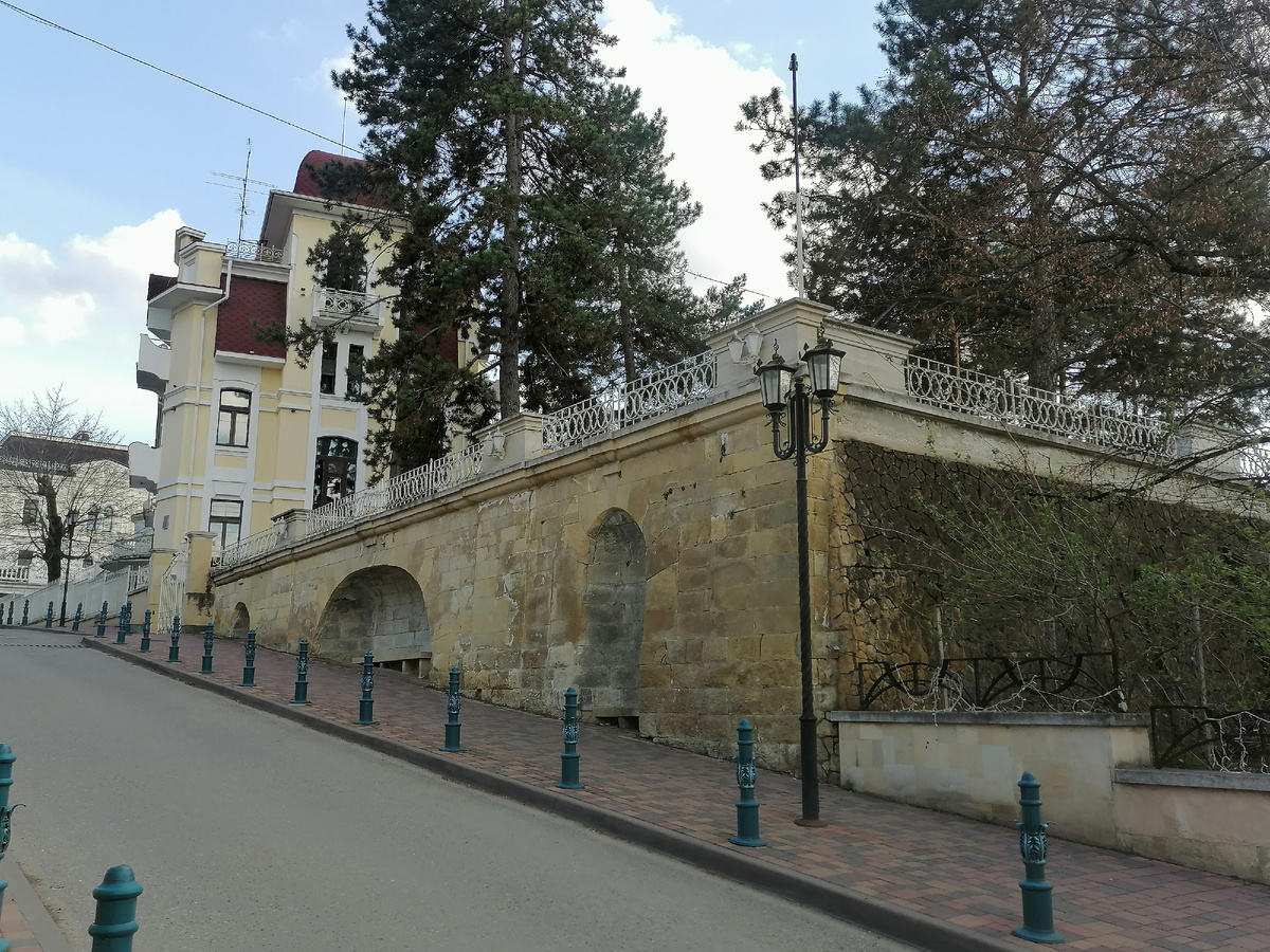 Улица Реброва.