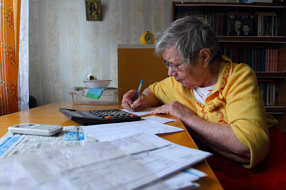 На оплату коммунальных услуг россияне тратят значительную часть семейного бюджета. | Фото: Роман Храмовник/ТАСС