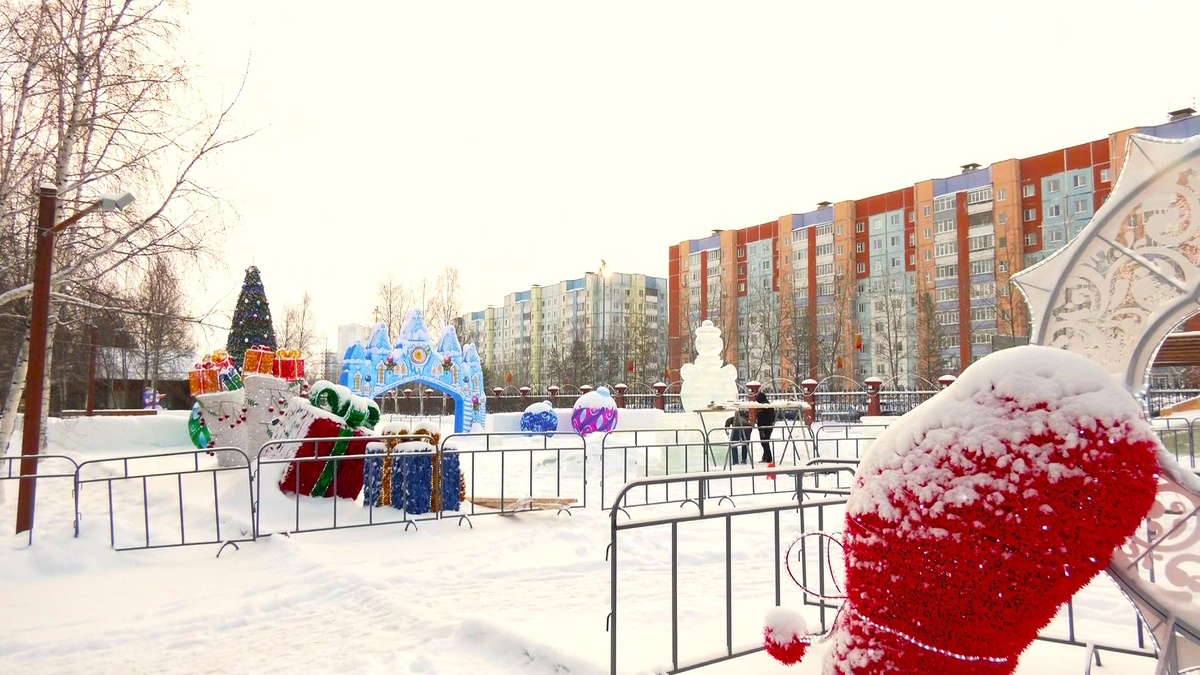    «Уютные» ледовые скульптуры создают в Сургуте