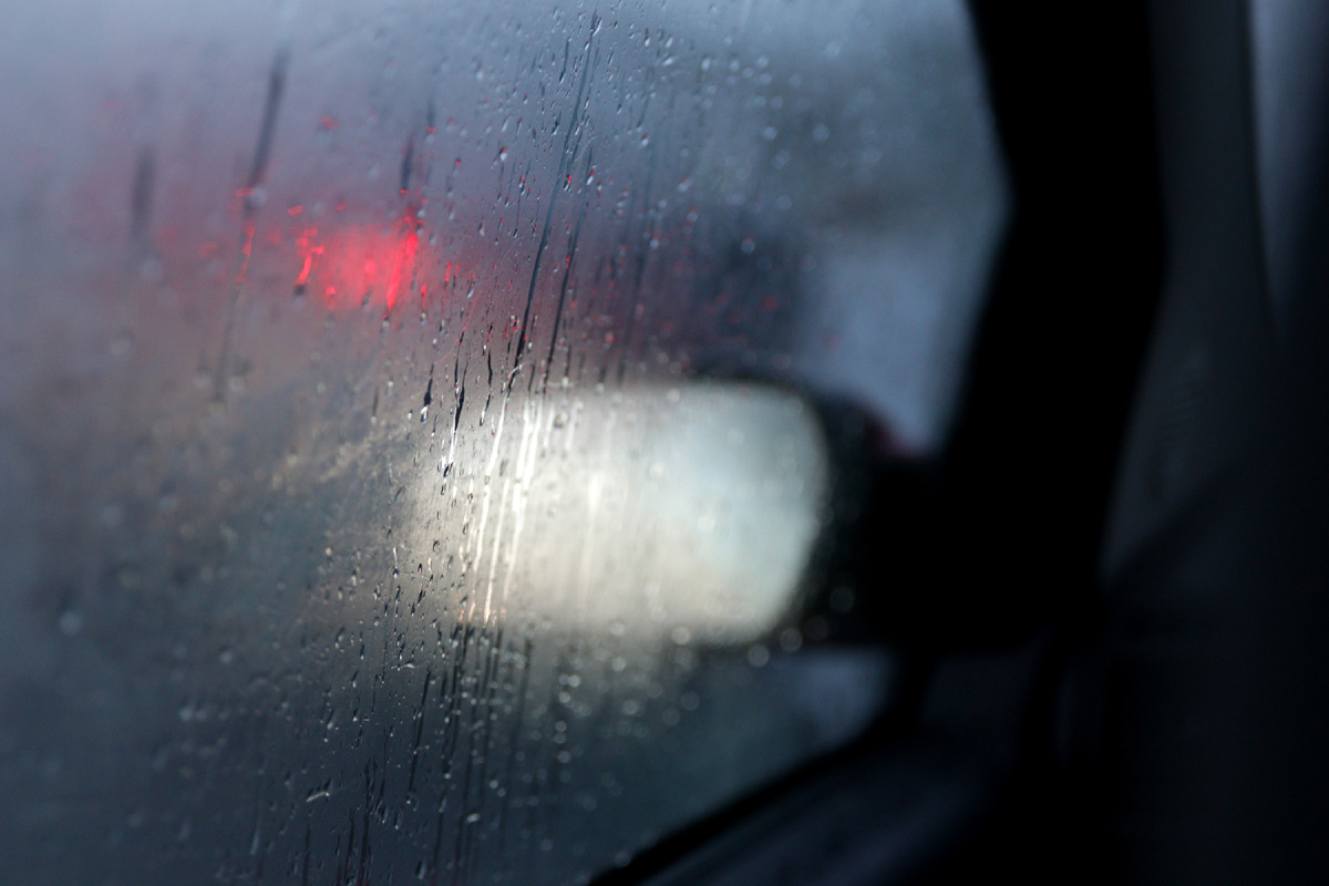 Запотевшее боковое стекло