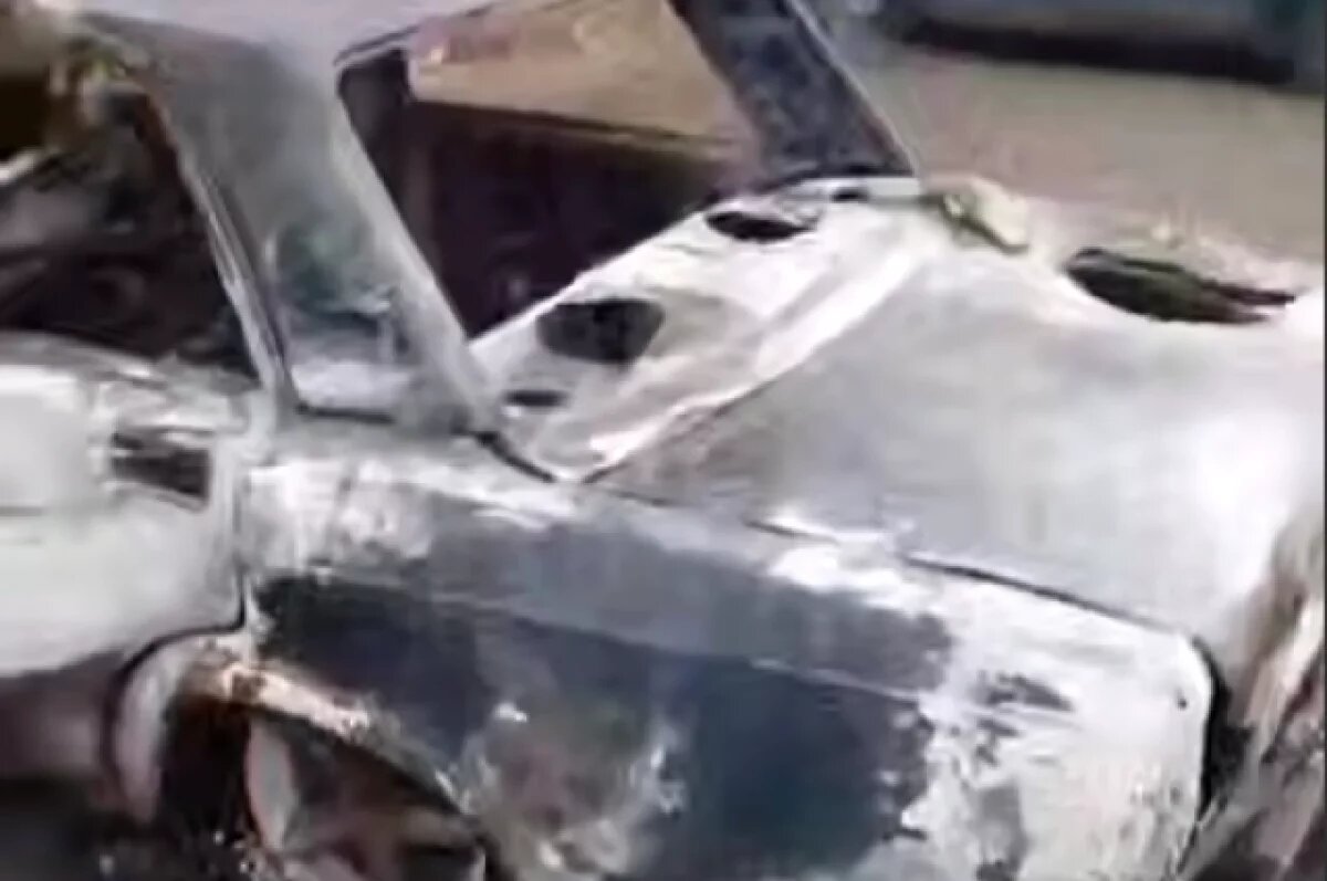    Сгоревший автомобиль.