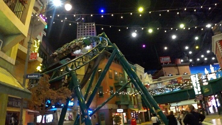 Тут правда не совсем в тоннеле, но это часть горки не в темноте