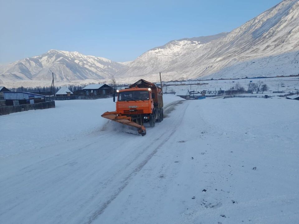    Зимние работы на дорогах Республики Алтай. Источник: Телеграм-канал "Горно-Алтайавтодора"