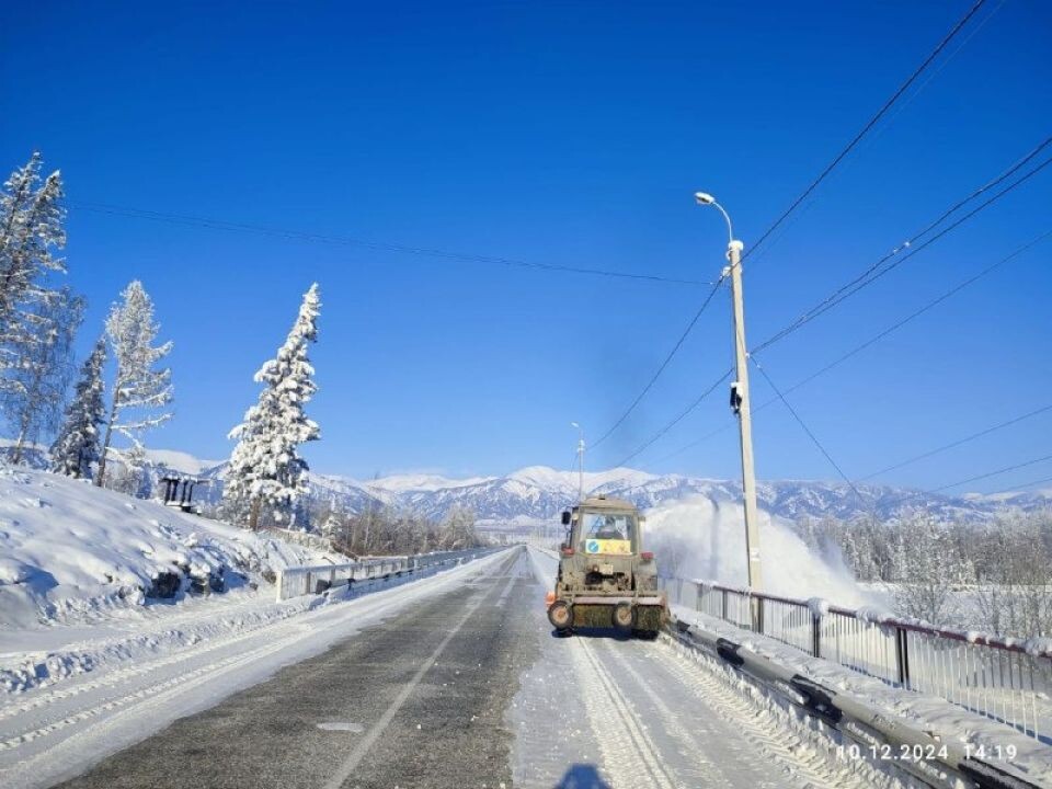    Зимние работы на дорогах Республики Алтай. Источник: Телеграм-канал "Горно-Алтайавтодора"