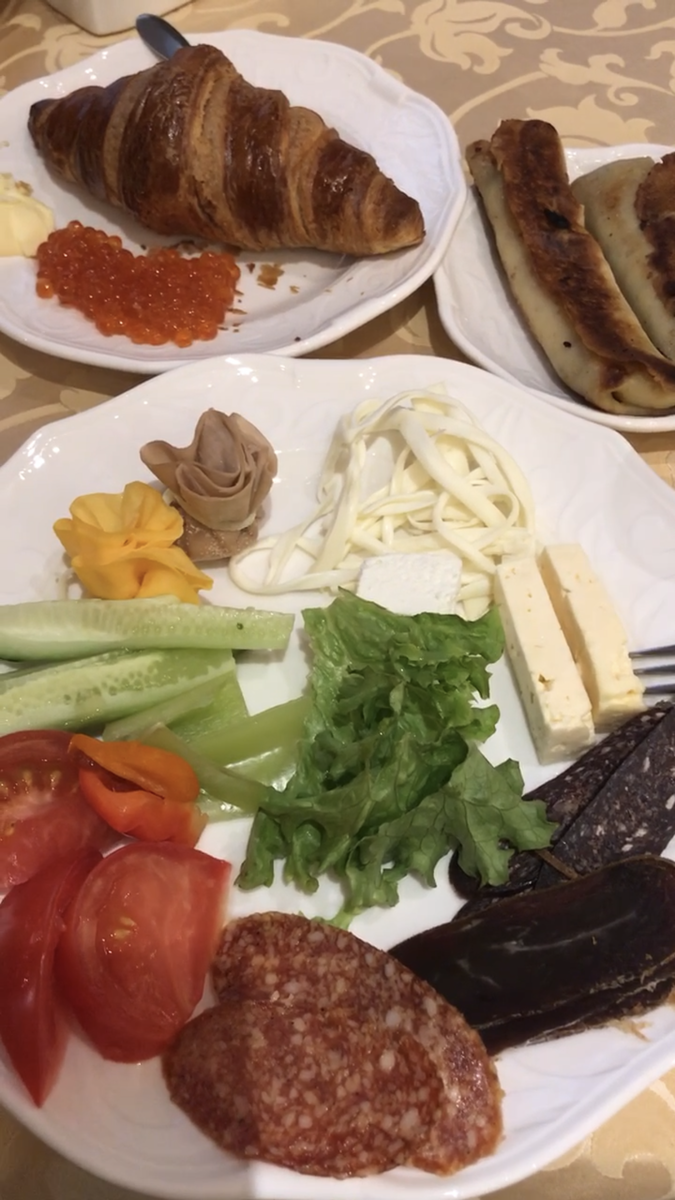 Завтрак в Фараоне, Ереван