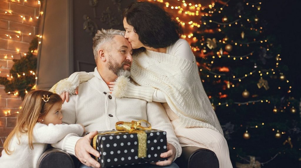     Что подарить на Новый год брату, папе, дедушке Екатерина Ушахина