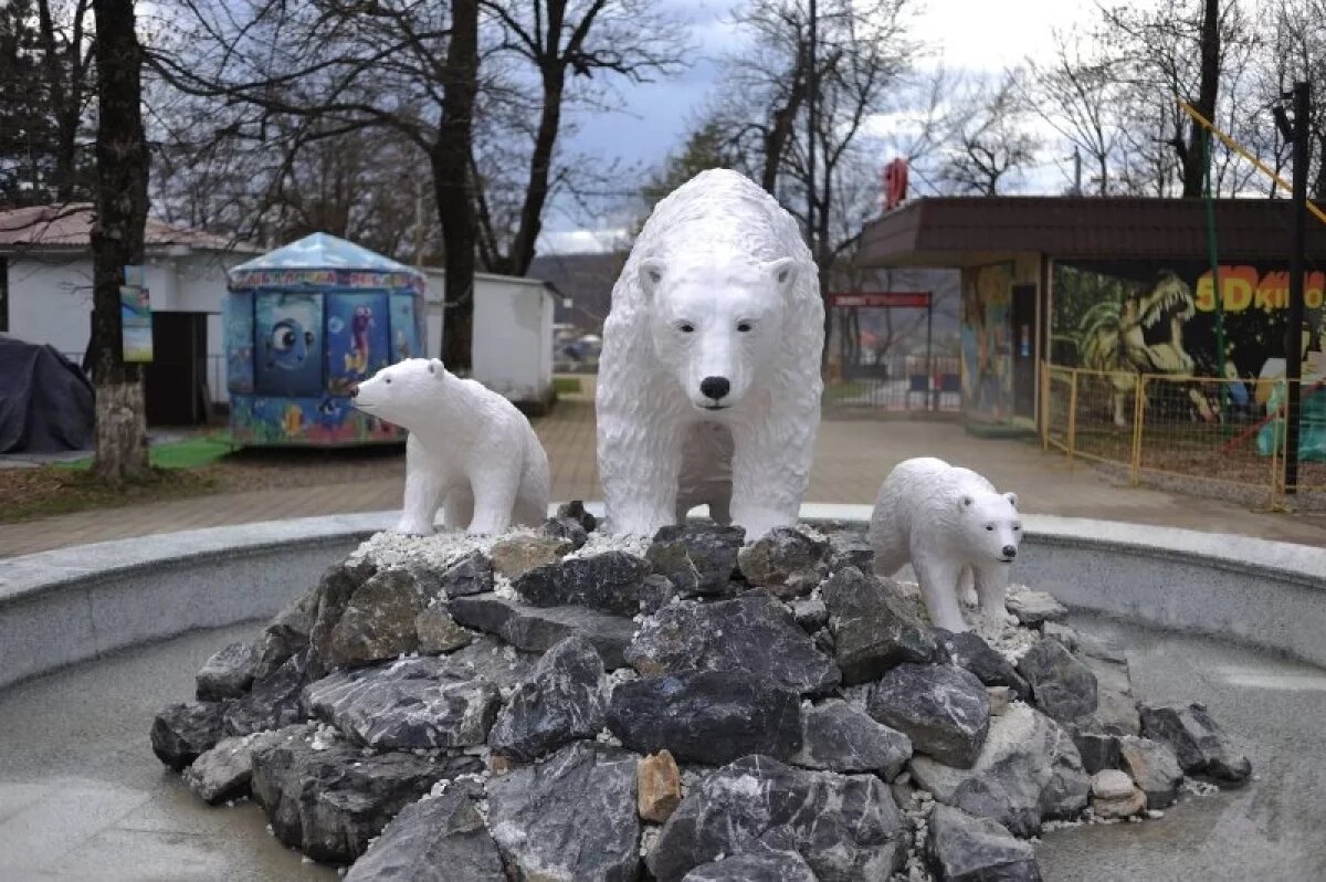    В горпарке Майкопа завершился ремонт фонтана с медведями