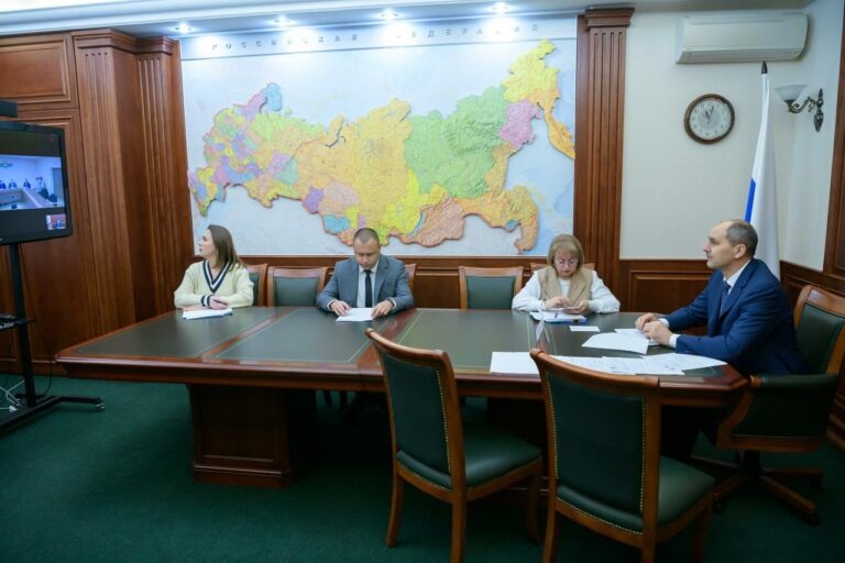    Денис Паслер: Накануне Дня Конституции провел личный прием оренбуржцев Кристина Просвиркина