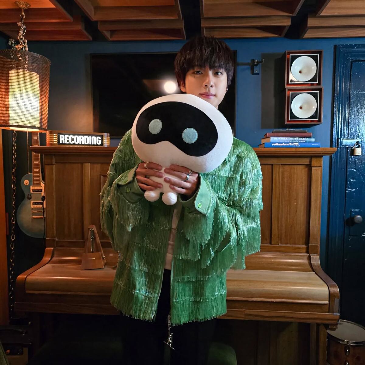    Джин из BTSСоцсети