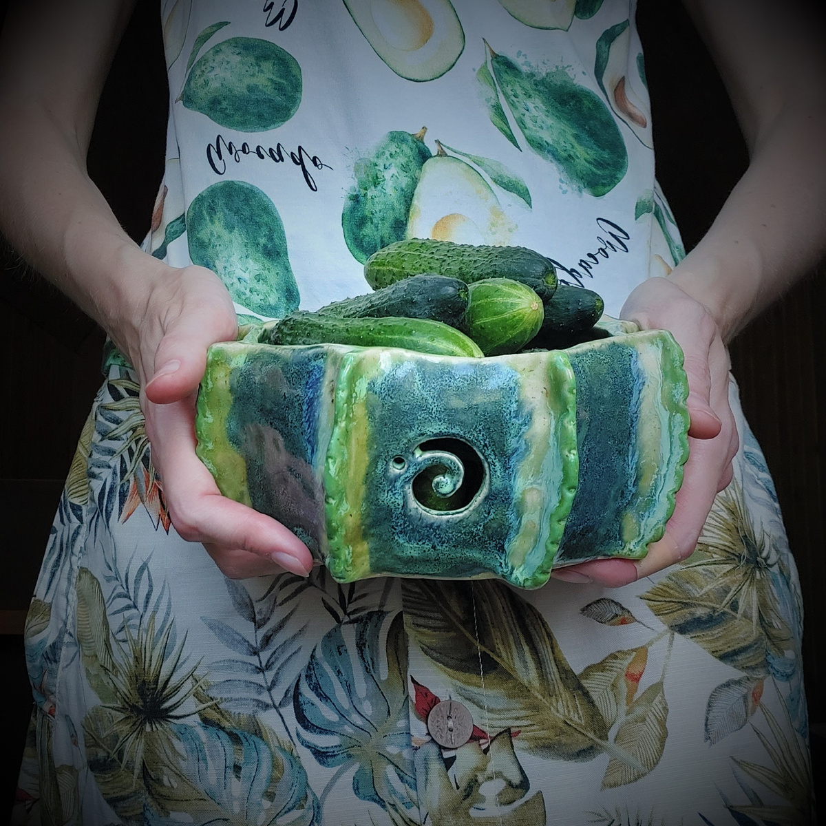 Потёки при смешивании разных глазурей на керамике