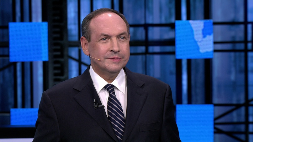 Ведуущий Вячеслав Никонов во время эфита "Большая игра"