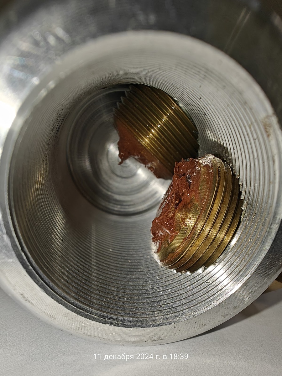 🔌 Электропроводящая смазка ЭПС-98 является важным компонентом при работе с электрическими контактами, особенно в тех случаях, когда речь идет о токопроводящих соединениях и кабельных муфтах. Применение такой смазки обеспечивает не только улучшение проводимости, но и значительное увеличение срока службы оборудования. Рассмотрим, почему так важно использовать ЭПС-98 в различных электротехнических задачах.