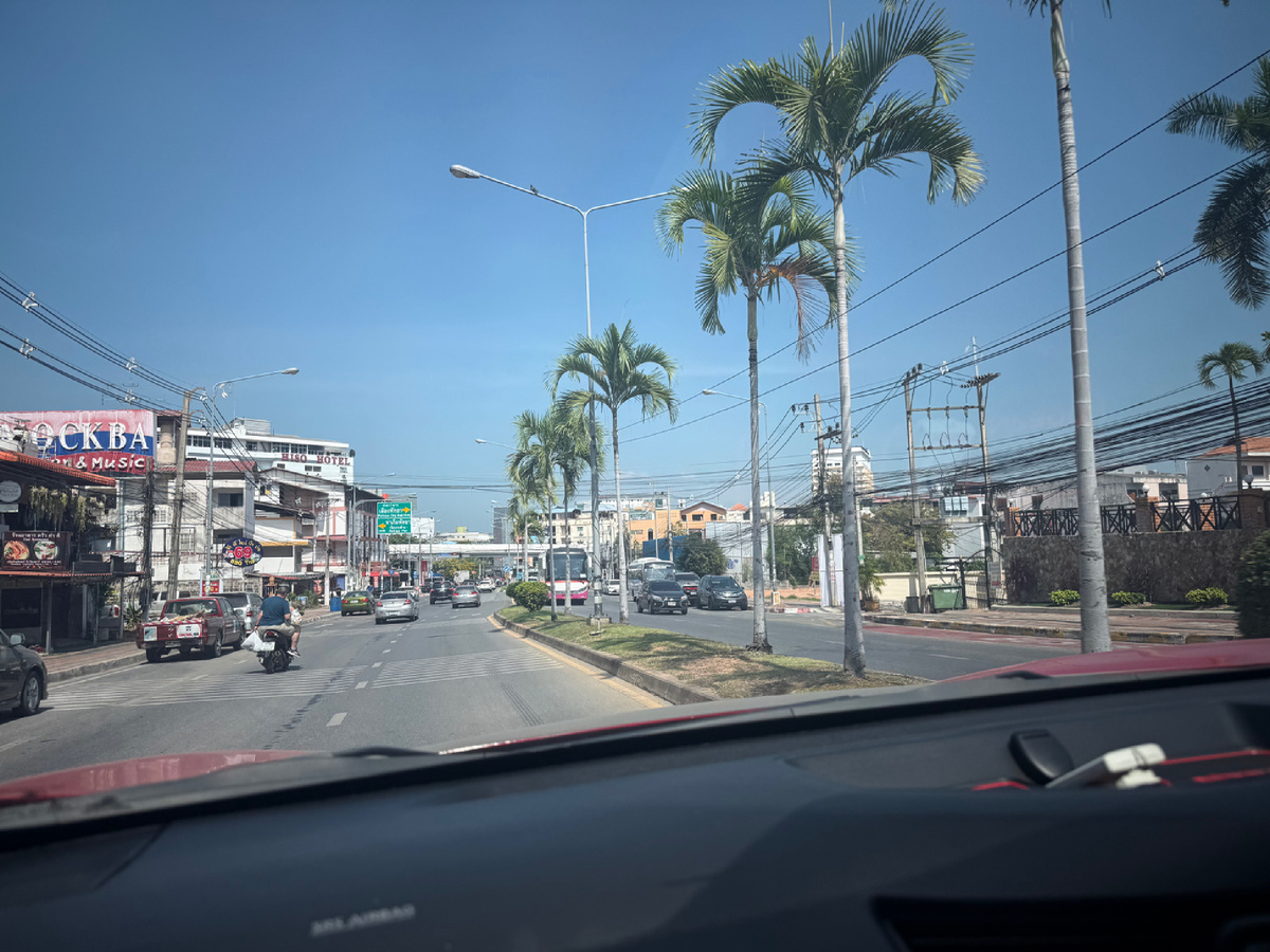 И все же на машине в Тае комфортнее