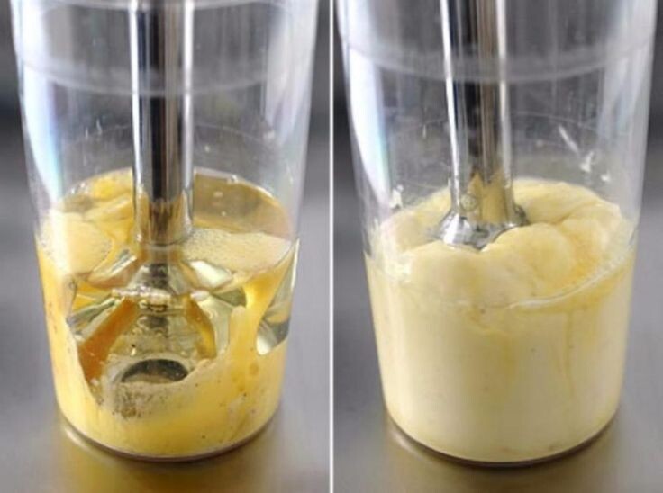 Блендер ставим так что бы он накрывал яйцо