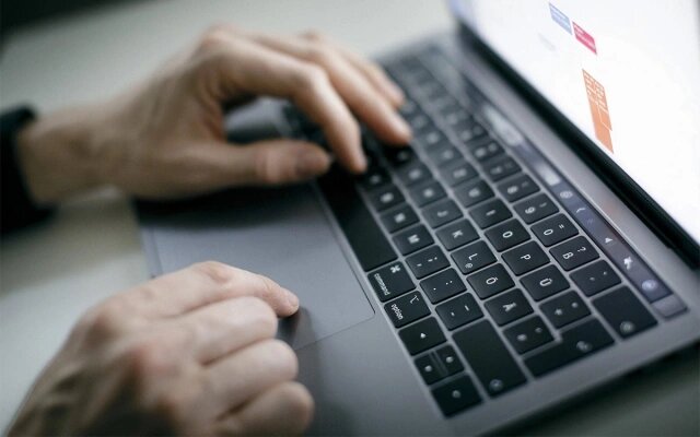 Достаточно вбить в поисковую строку «проверка КБМ», и в результатах окажутся буквально десятки различных ресурсов, большинство из которых будут страховыми компаниями (Фото: Felix Zahn / imago-images.de / Global Look Press)