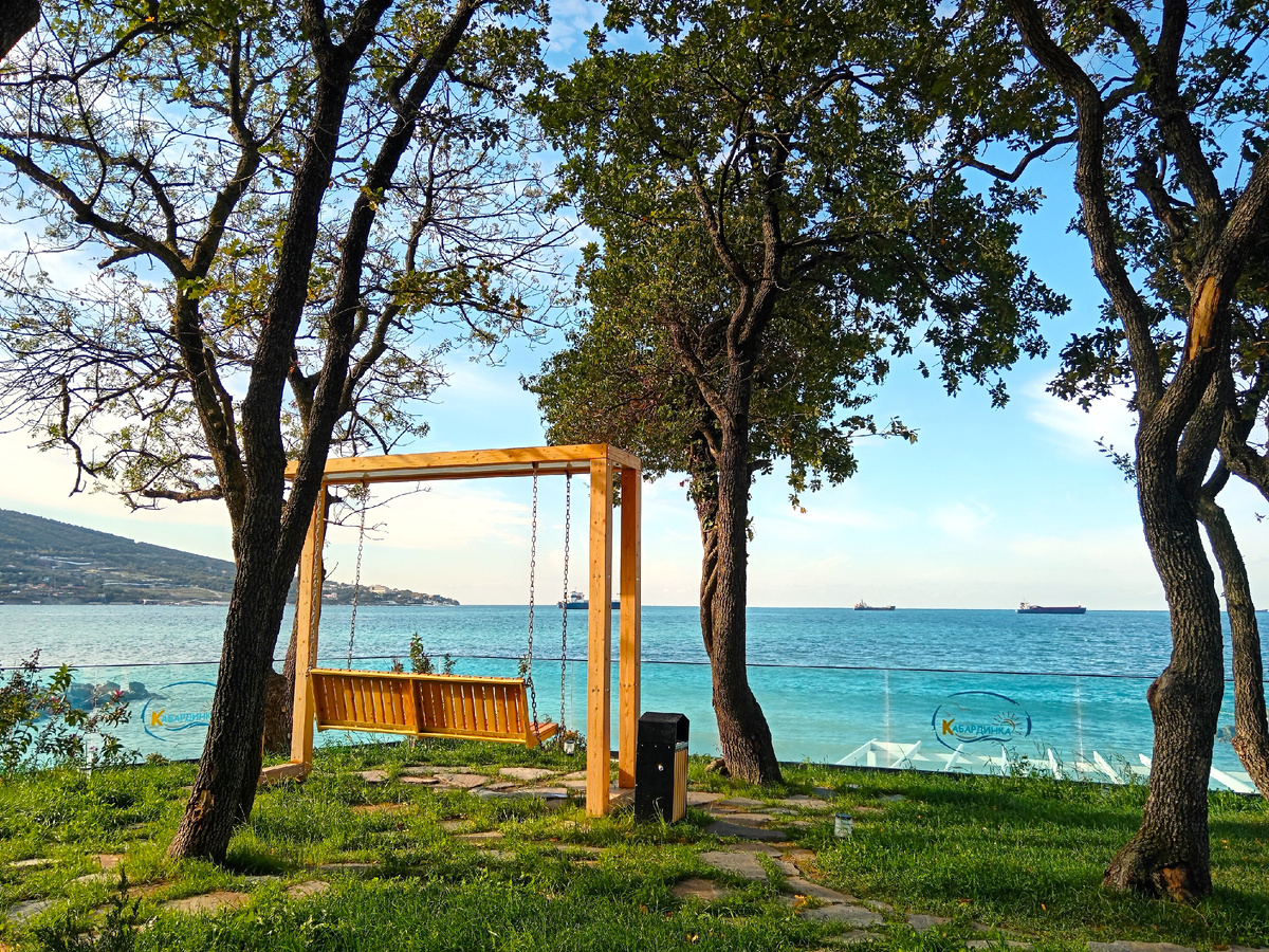 Чёрное море, Кабардинка, набережная, скамейка