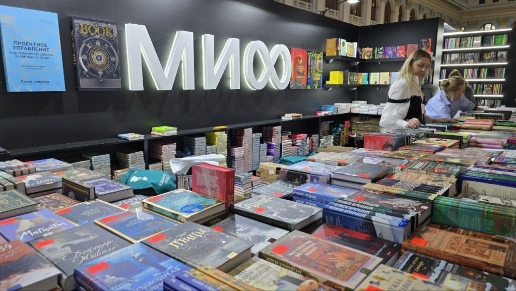     Что наши читатели покупали на non/fictio№26? 10 ярких новинок Елена Исупова