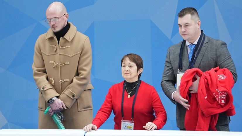     Тренеры Тамара Москвина, Артур Минчук (справа) и Николай Морошкин (слева) РИА Новости Александр Вильф