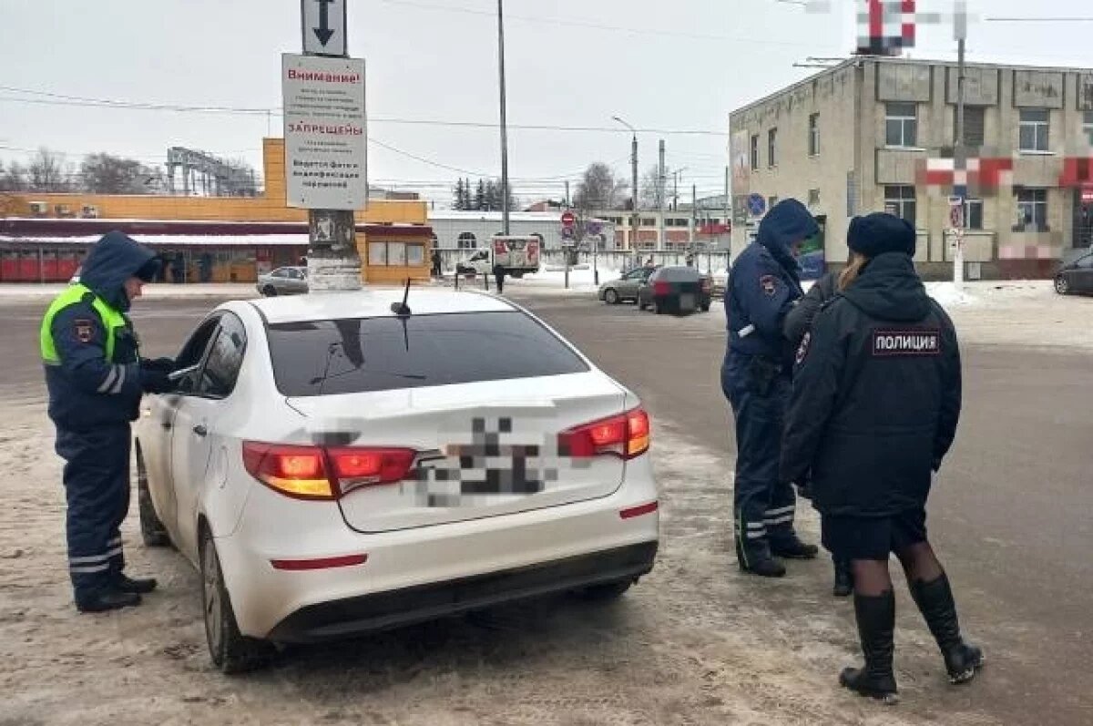    В Твери на привокзальной площади промышляли нелегальные таксисты