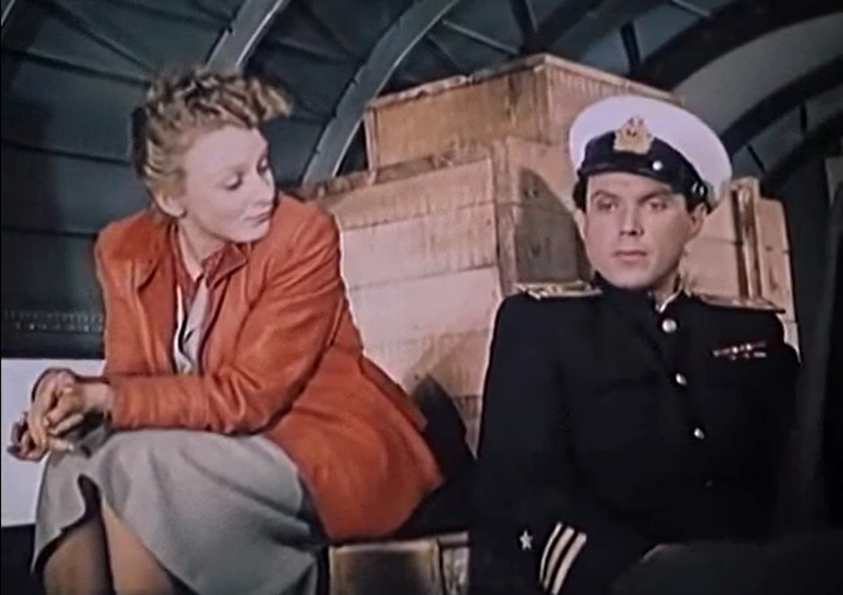 Кадр из кинофильма "Поезд идет на Восток", 1948 г., режиссер Юлий Райзман, сценарист Леонид Малюгин, композитор Тихон Хренников (скриншот) 