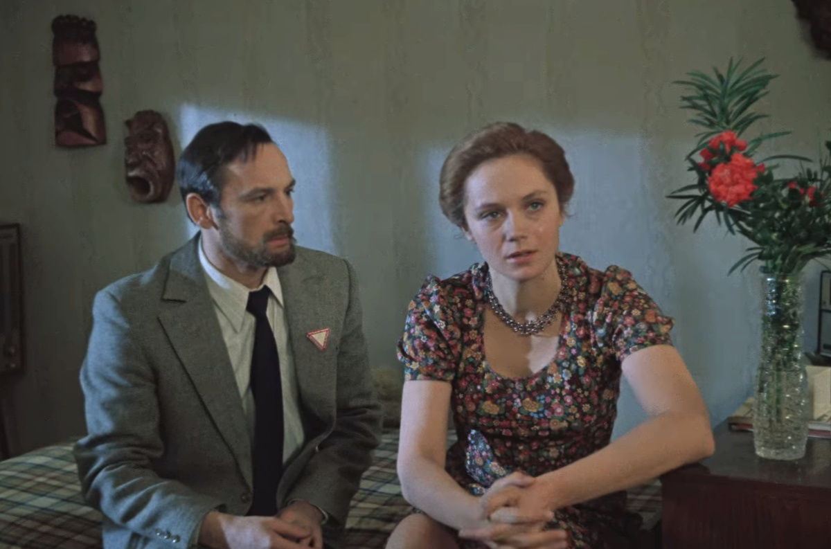 Кадр из кинофильма "Странная женщина", 1977 г., режиссер Юлий Райзман, сценарист Евгений Габрилович, композитор Роман Леденёв (скриншот) 