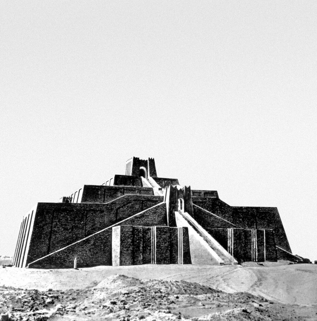 Зиккурат Ура, около 2100 года до н.э., Телль-эль-Мукайяр.
