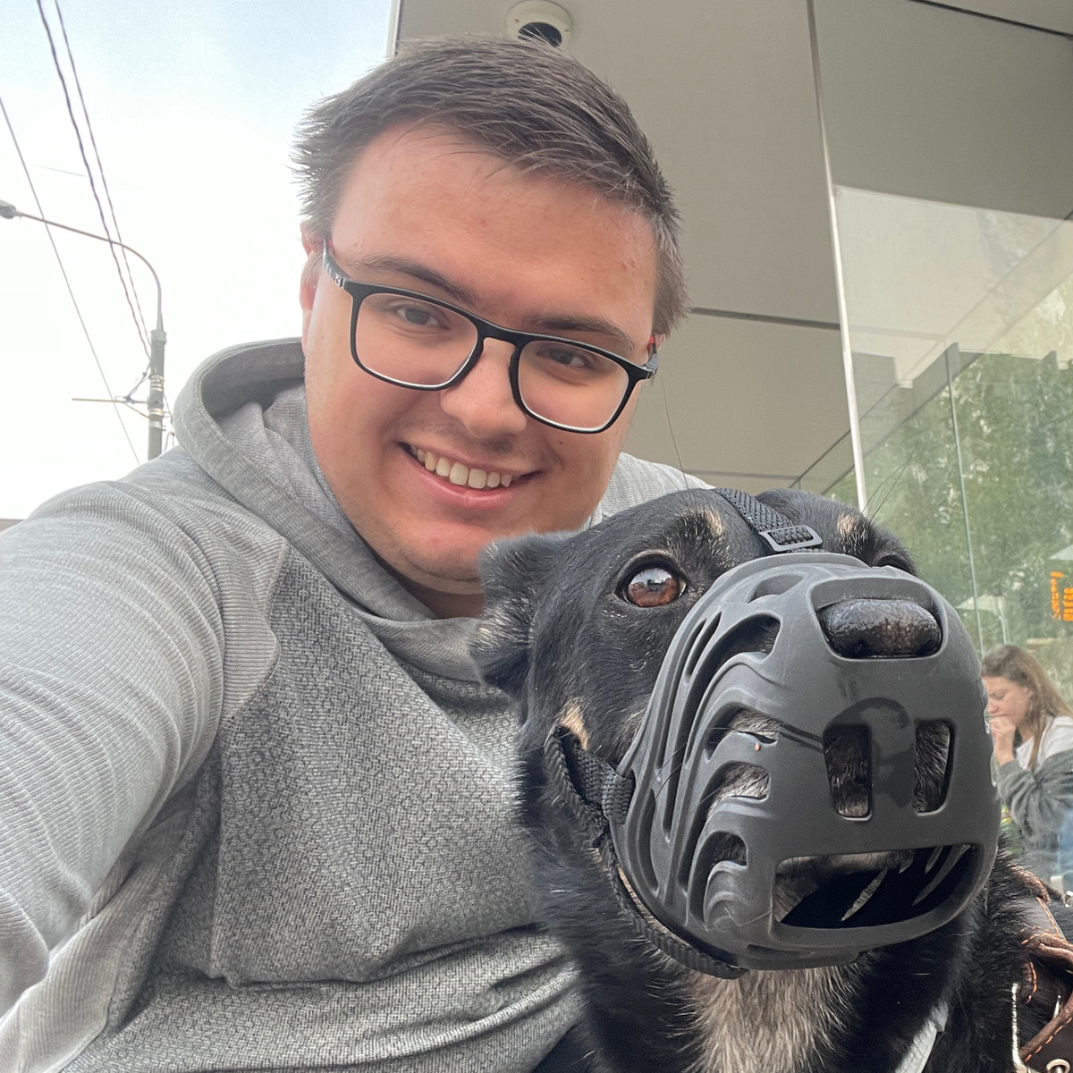 Вот такой классный у Рокки есть намордник! Он и пасть свою может открыть, чтобы дышать, если жарко, и даже через него сможет попить. Надеваю не только для походов в магазины, но и для поездок в общественном транспорте.