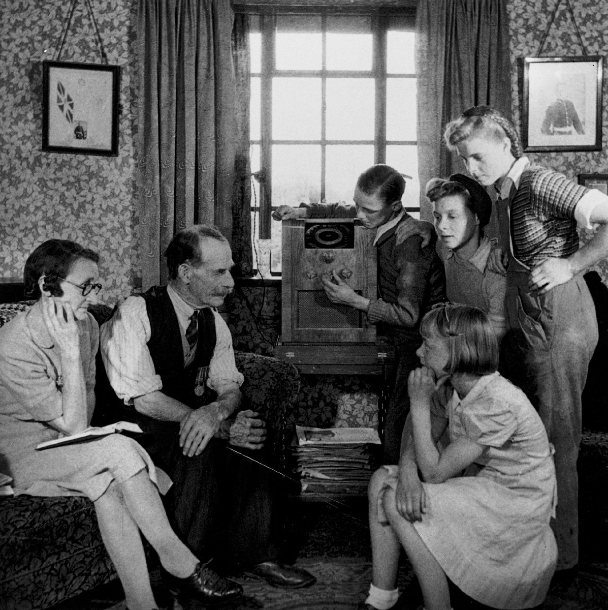 Досуг традиционной английской семьи начала 60-х годов.  