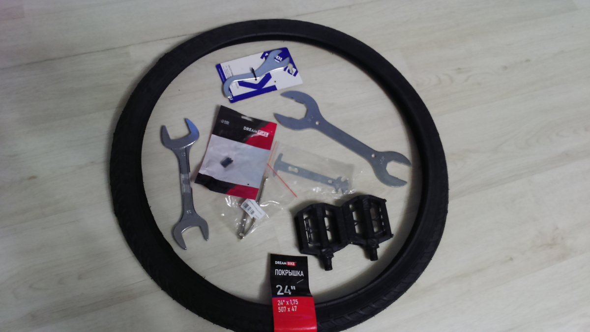 Новые запчасти и инструменты. Источник: фото автора.