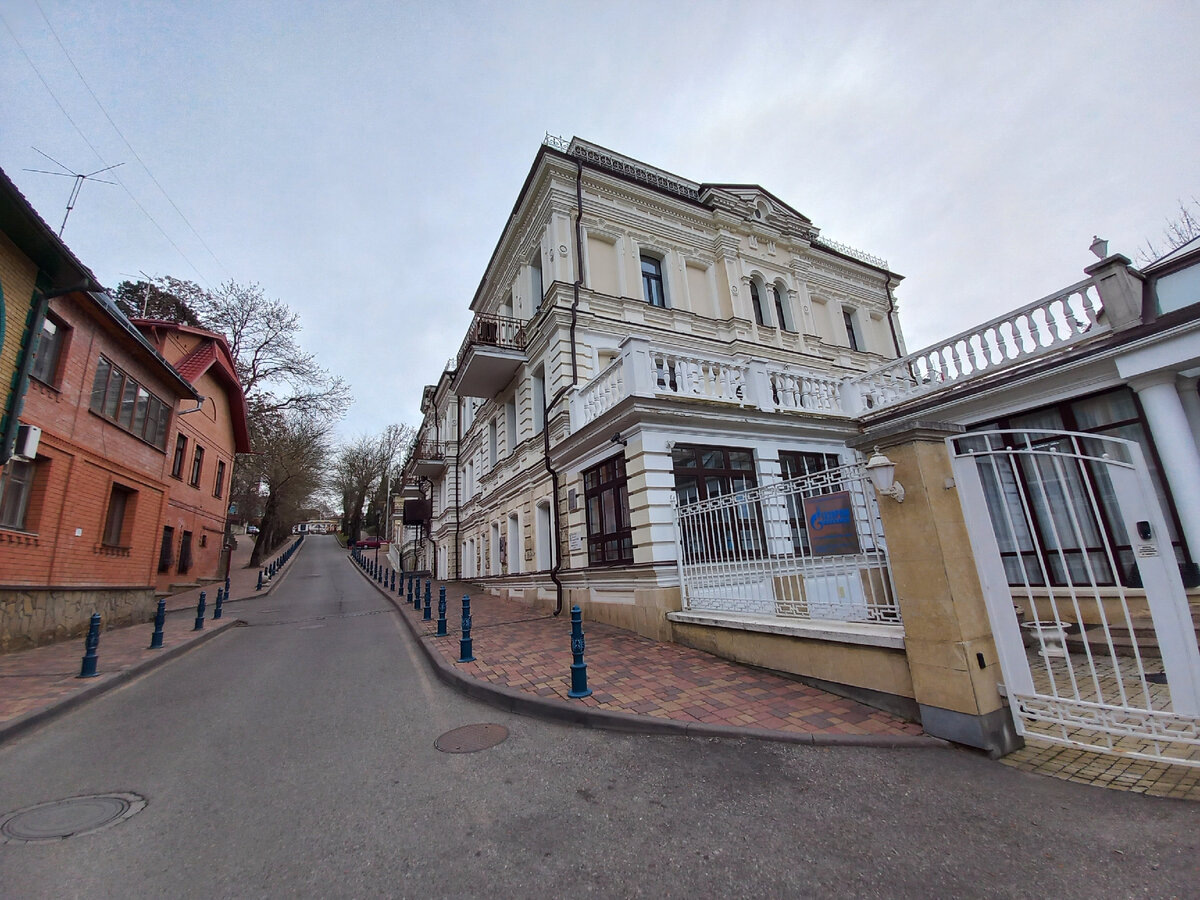 Улица Реброва.