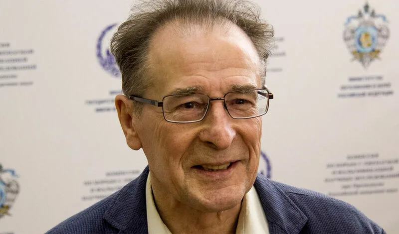 Академик РАН Евгений Борисович Александров.