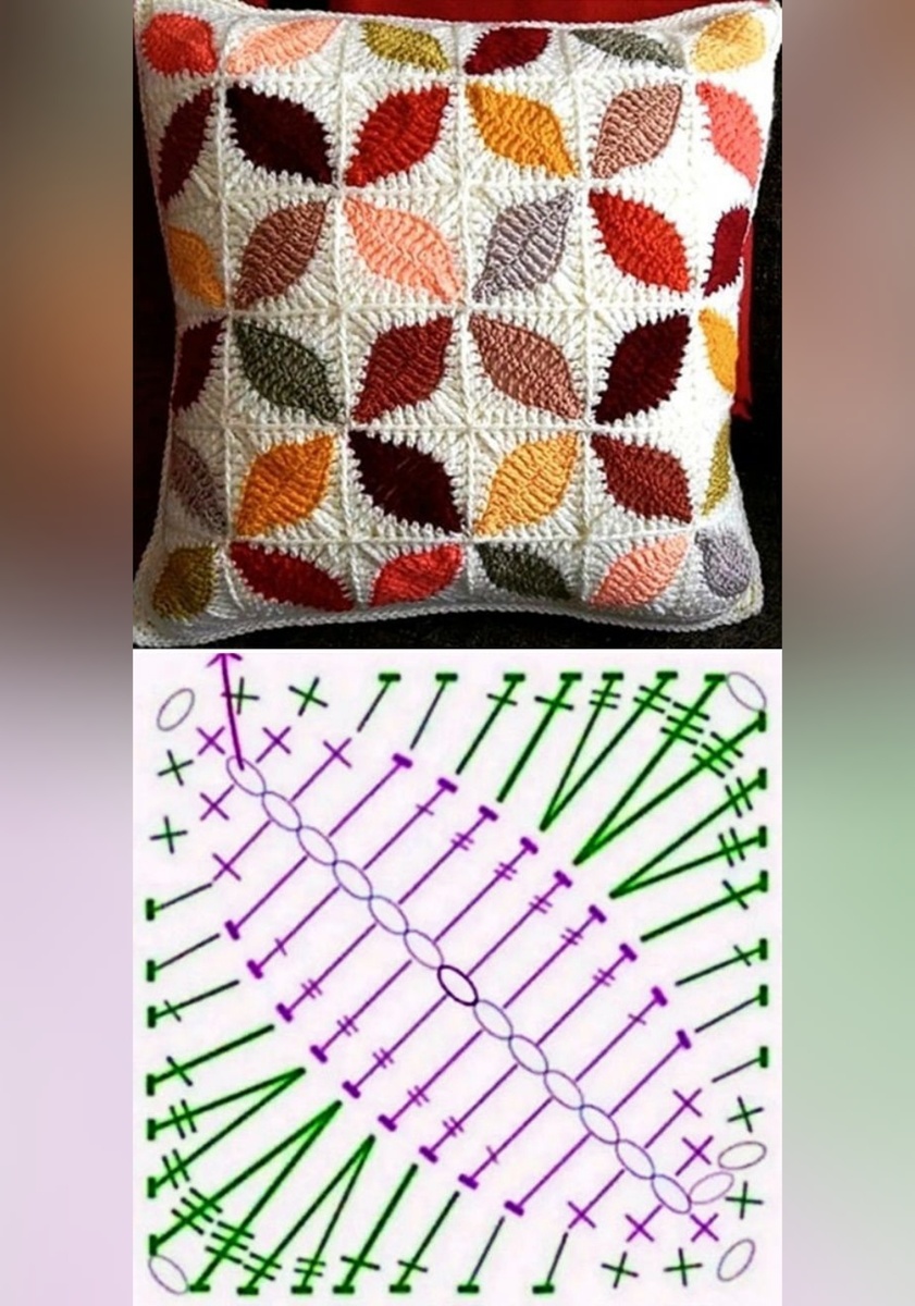 Вязаная подушка крючком. Источник фото Pinterest.