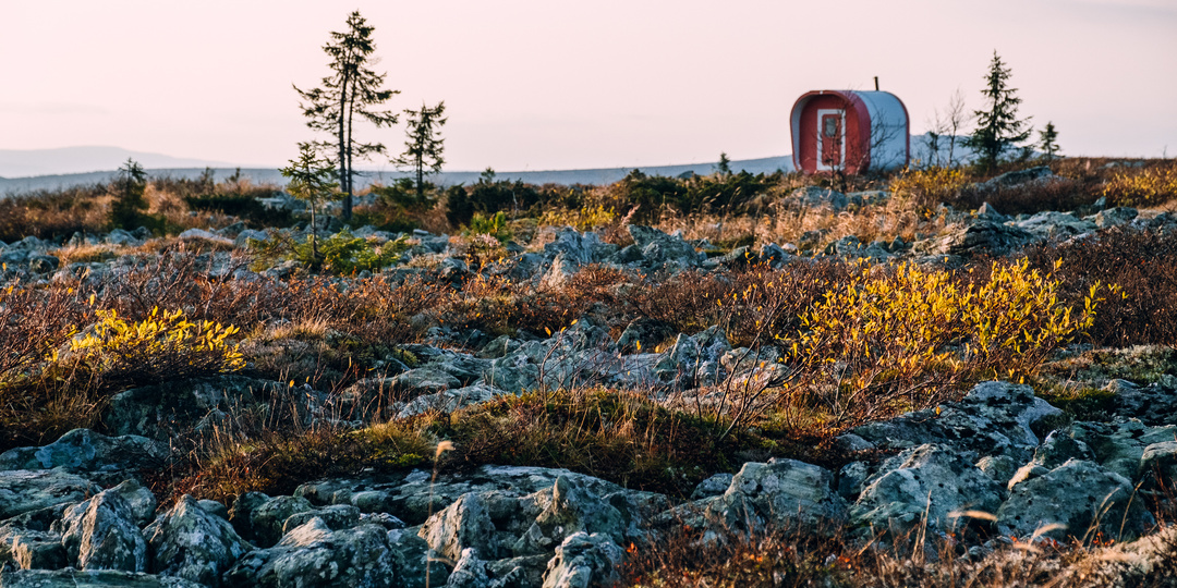 Как устроен быт в "вагончиках" в глуши Уральских гор. Лагерь Вологодская грань
