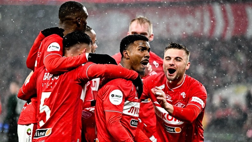     Футболисты «Спартака» в матче с «Локомотивом» РИА Новости Сергей Бобылев