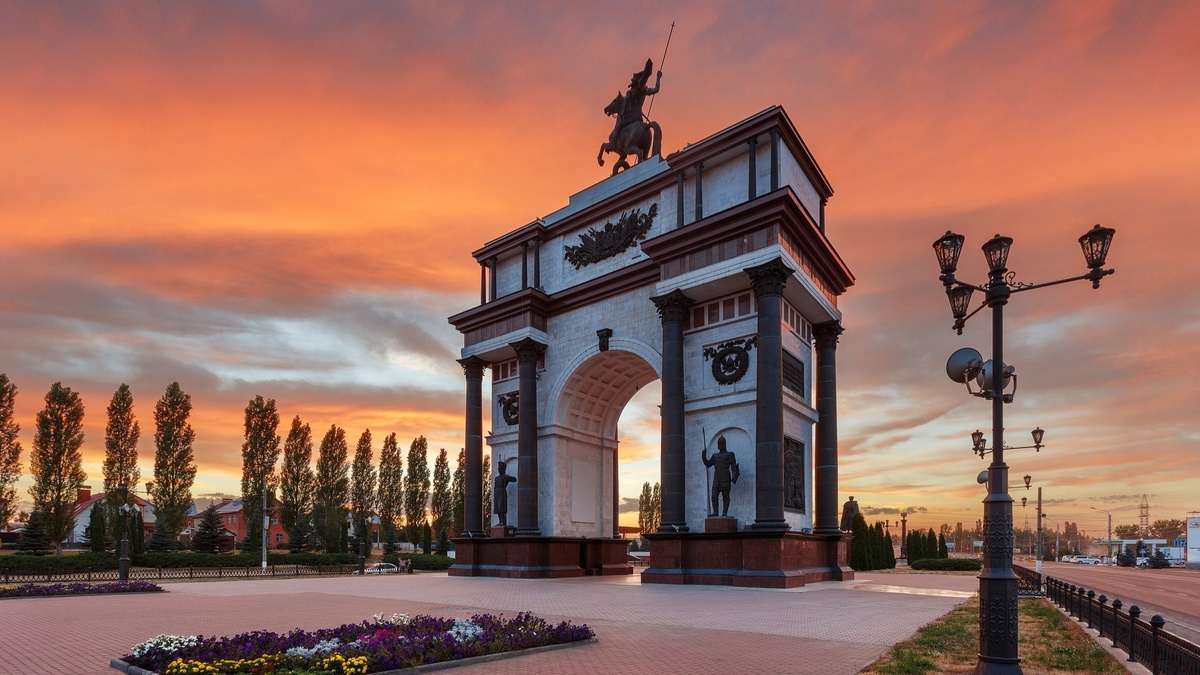 Триумфальная арка в городе Курск. Источник: autovokzal62.ru