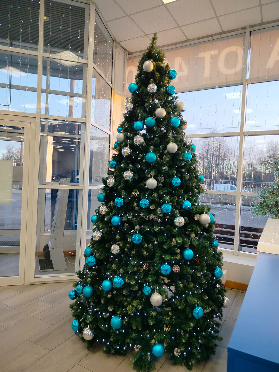 Ёлочка в автосалоне/автосервисе