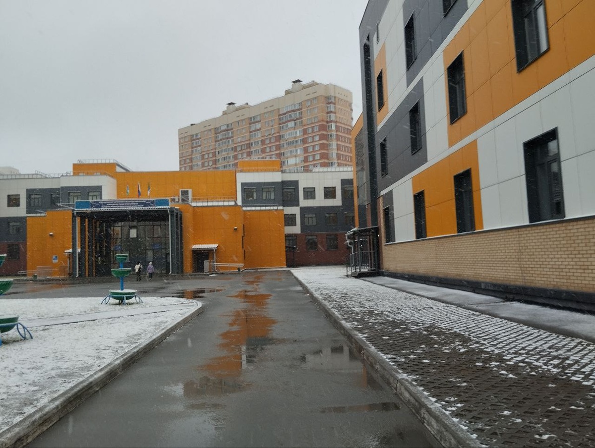 Новая школа в микрорайоне Родники переполнена.  Фото: Фото: ФедералПресс / Екатерина Ломакина