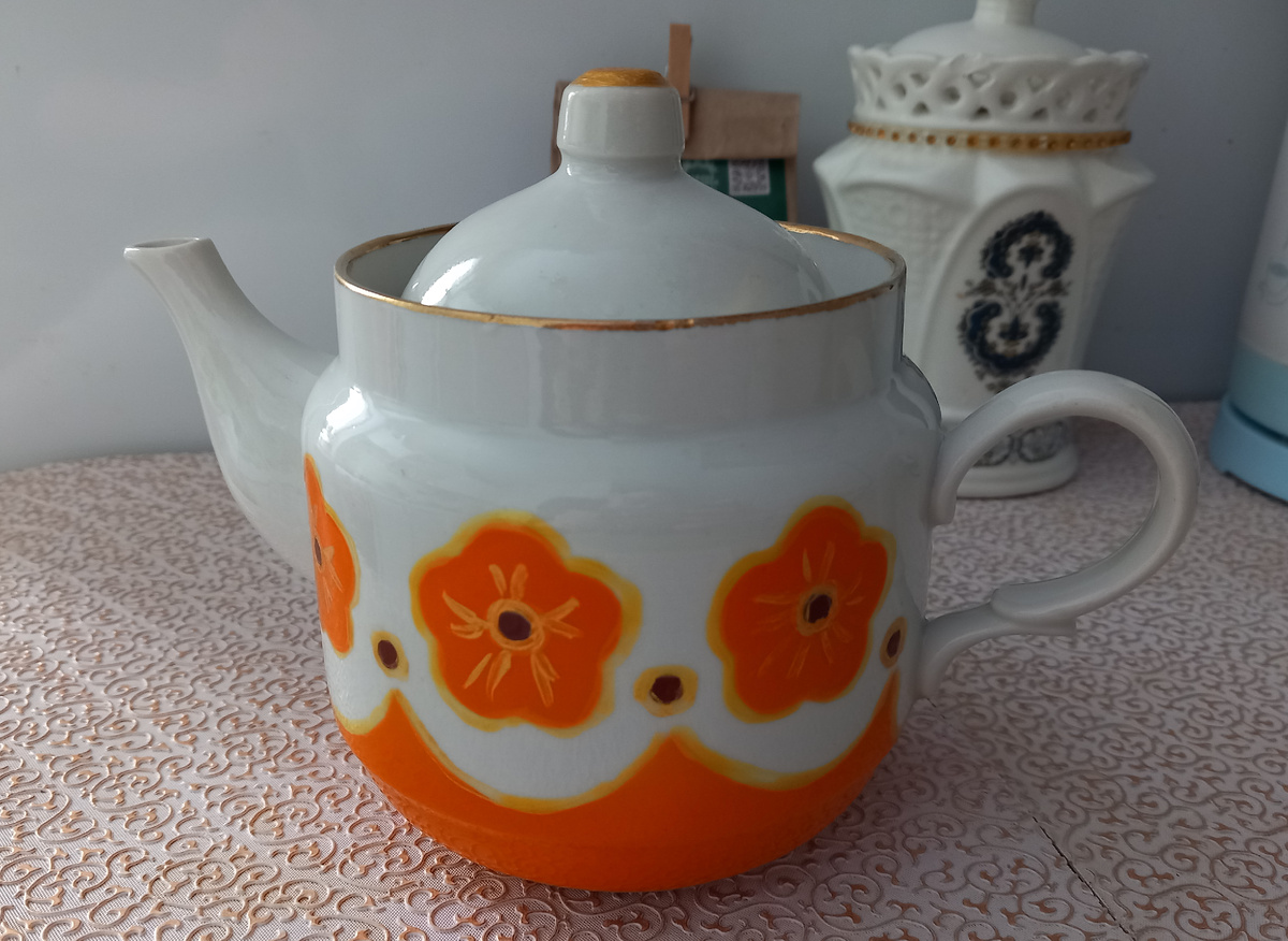 Заварник яркого цвета для поднятия духа