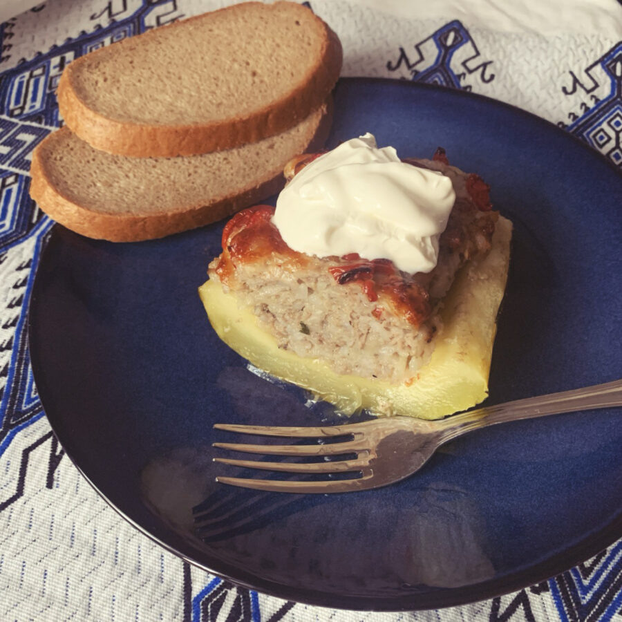    Кабачки-лодочки, фаршированные мясом и рисом   
Источник: Мария Моднова для Креаликум