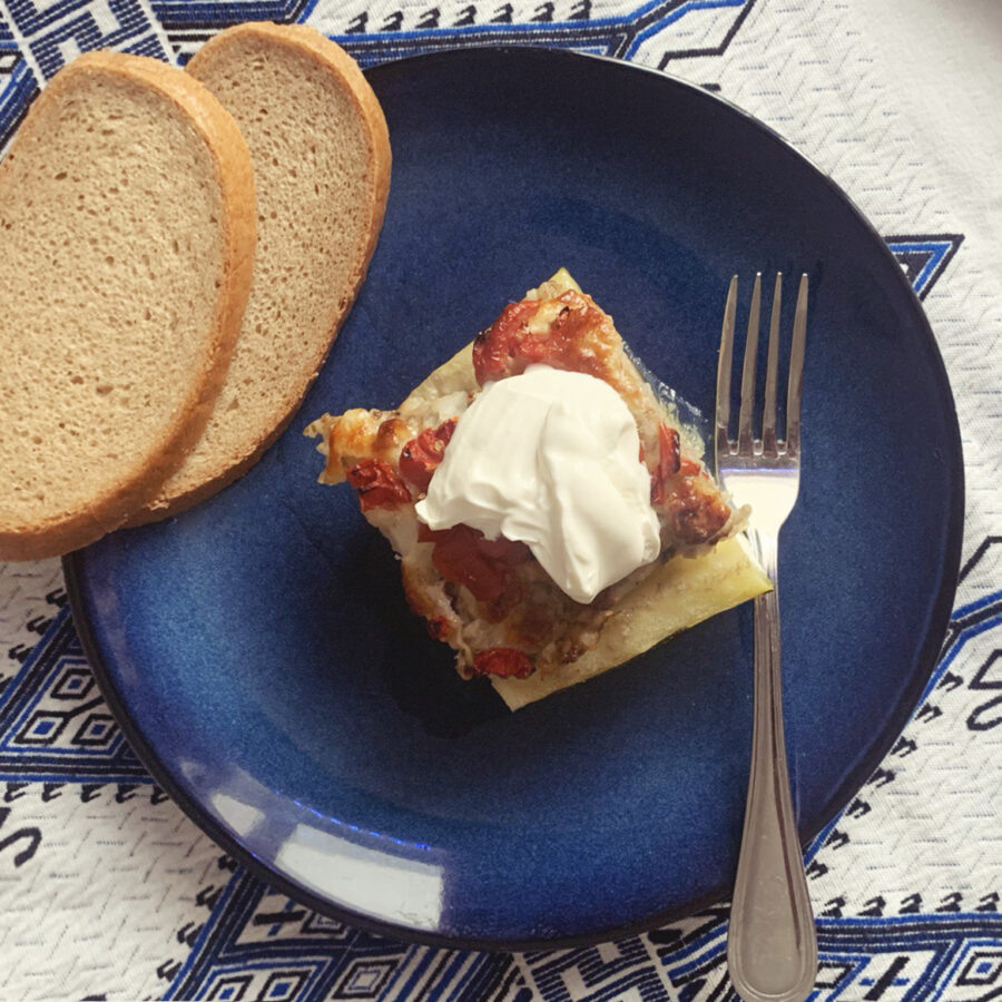    Кабачки-лодочки, фаршированные мясом и рисом   
Источник: Мария Моднова для Креаликум