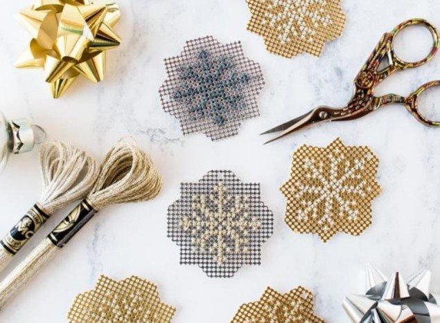    Снежинка крестом от Сьюзан   
Источник: "by Susan Fitzgerald "