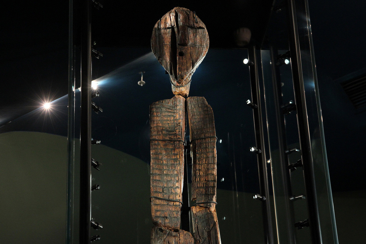 Древнейшая в мире деревянная скульптура. Фото с сайта Свердловского областного краеведческого музея (СОКМ) имени О. Е. Клера